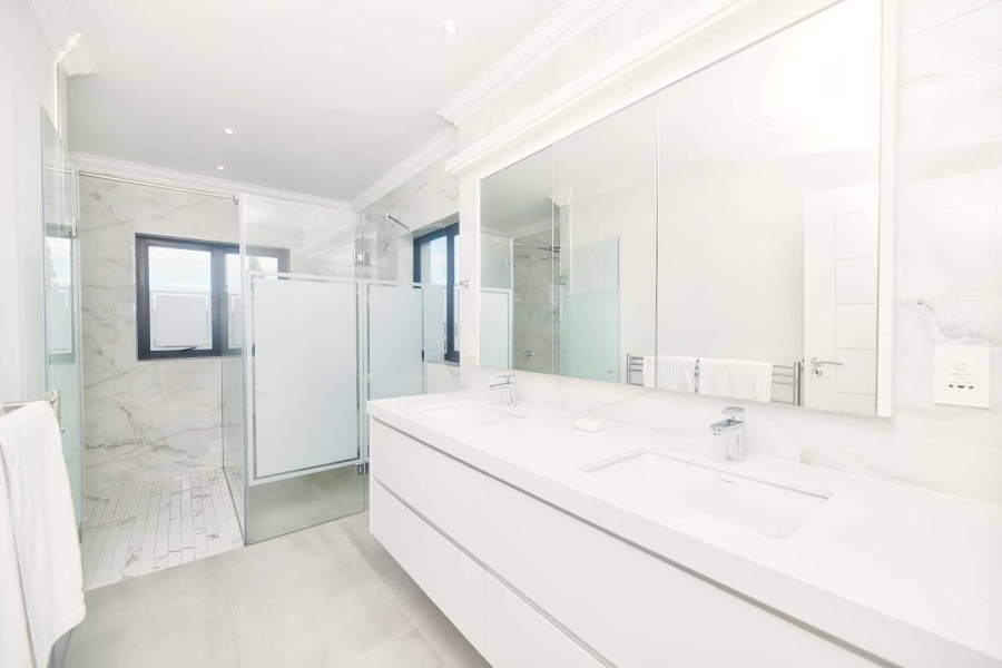 6 Bedroom Property for Sale in Hermanus Heights Western Cape